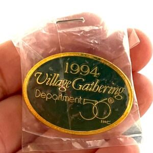 1994 Village Gathering Department 56 Lapel Pin Christmas‎ Village Collection new